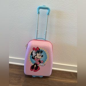 Minnie Mouse carry on